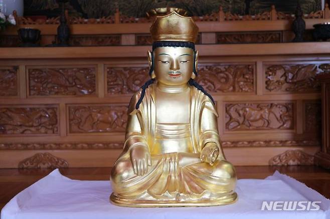 [창원=뉴시스] 경남 양산 내원사 조계암 목조관음보살좌상.(사진=경남도 제공)2024.02.29. photo@newsis.com