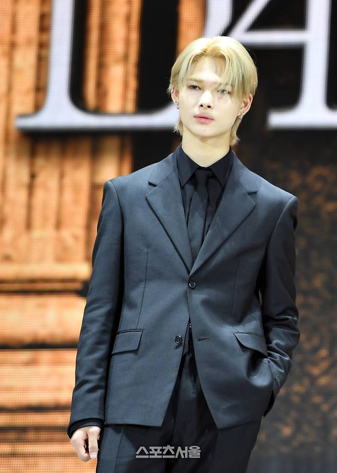 7인조 보이그룹 엔하이픈이 22일 서울 안암동 고려대학교 화정체육관에서 미니 4집 ‘다크 블러드(DARK BLOOD)’ 쇼케이스를 열며 팬들곁으로 돌아왔다. 포토타임 니키  타이틀곡 바이트미(Bite Me)를 앞세운 ‘다크 블러드’는 팬데믹 시기에 데뷔한 엔하이픈이 팬들과 더 긴밀하게 이어지고 싶은 마음과 팬들의 소중함과 고마움을 ‘다크 판타지’ 이야기에 빗대 전하는 앨범이다. 2023.05.22.  강영조기자 kanjo@sportsseoul.com