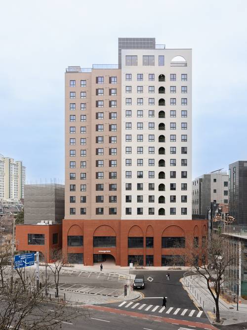 서울 마포구에 있는 맹그로브 신촌 건물 외관 [사진출처=MGRV]