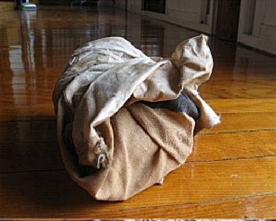 서울 은평구 진관사(津寬寺) 부속건물인 칠성각(七星閣)의 해체복원 중 발견된 태극기의 모습. 서울시청 제공