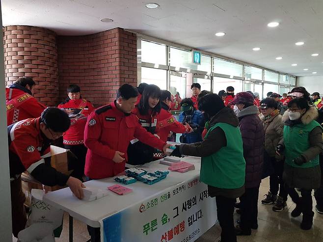 1일 양양국유림관리소는 양양군 실내체육관에서 산불예방 홍보 캠페인을 실시하고 있다. 양양국유림관리소 *재판매 및 DB 금지