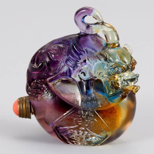 ‘청 비휴형비연호’(清 貔貅式鼻烟壶, 높이 5.5cm)