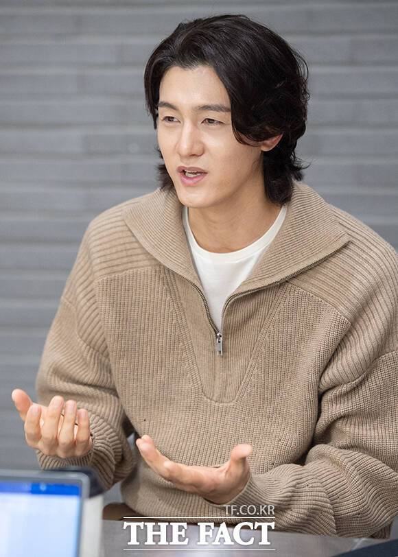 배우 이기우는 차기작과 관련해 "아직 정해진 건 없다"고 말하면서도 "'실패한' 운동선수를 하고 싶다"고 전했다. /장윤석 기자
