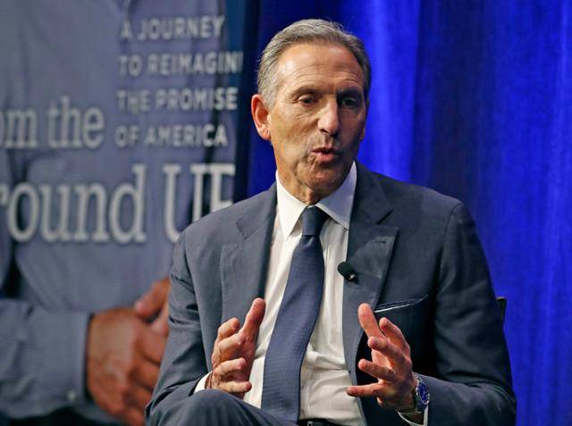 하워드 슐츠 전 스타벅스 회장이 2019년 1월 미국 뉴욕에서 신간 출간 기념 행사를 열고 있다. 뉴욕=AP 연합뉴스