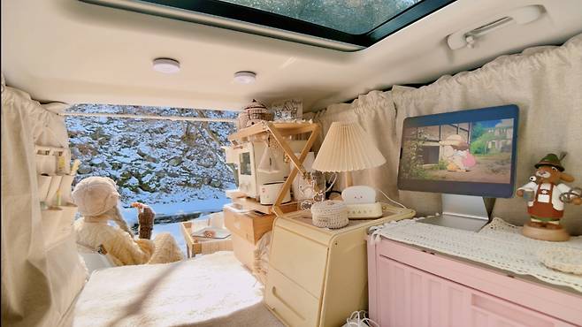 YouTuber BongBongCamping's winter car camping setup (Courtesy of BongBongCamping)
