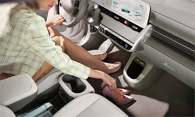 운전용 신발로 갈아신는 방법도 괜찮다. [사진출처=현대차]