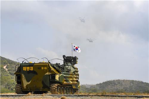 해군·해병대, 미국·태국군과 상륙훈련 (서울=연합뉴스) '코브라골드' 훈련에 참가한 대한민국 해군과 해병대는 1일 태국 핫야오 해안 일대에서 미국·태국 연합 상륙군과 함께 상륙훈련을 실시했다. 대한민국 상륙돌격장갑차(KAAV)가 핫야오 해안에 상륙하는 장면. [해병대사령부 제공] 2024.3.2