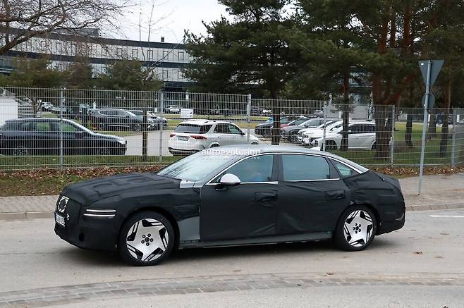 제네시스 'G80 전동화모델 롱휠베이스' 테스트카 (출처 : 오토에볼루션)