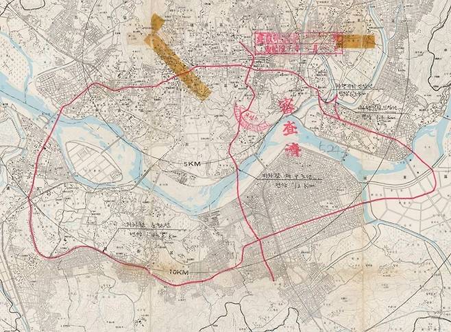1975년 12월 건설부 결정고시(건설부고시 203호)에 의해 결정된 서울 지하철 2호선과 4호선의 노선도. [서울기록원]