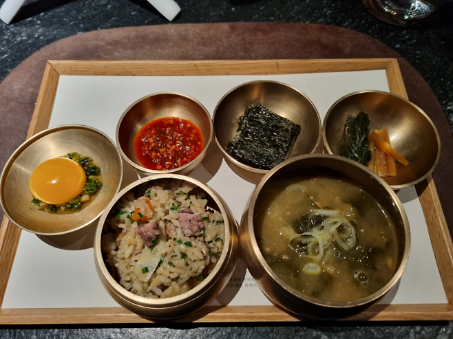 ‘영양 솥밥 반상’. 치마카세의 화룡점정을 찍은 요리였다. 안병준 기자