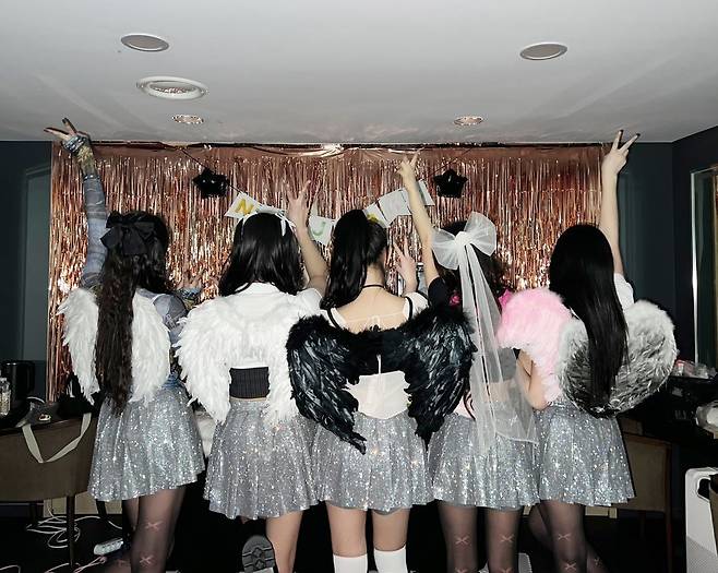 사진=뉴진스 공식 계정