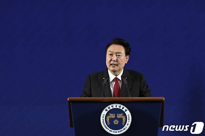 윤석열 대통령이 지난해 11월7일 대구 엑스코에서 열린 2023년 바르게살기운동 전국회원대회에서 축사를 하고 있다. (대통령실 제공) 2023.11.7/뉴스1 ⓒ News1 오대일 기자