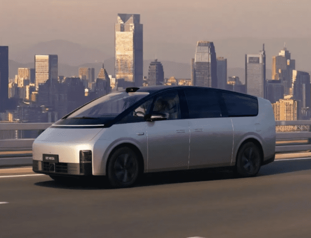 주행 중인 메가 (사진=리오토)