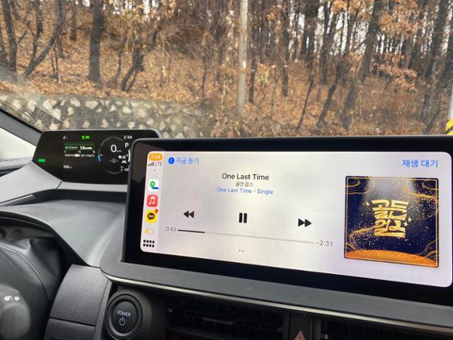 5세대 프리우스에 아이폰을 연결했다. 박지연 기자