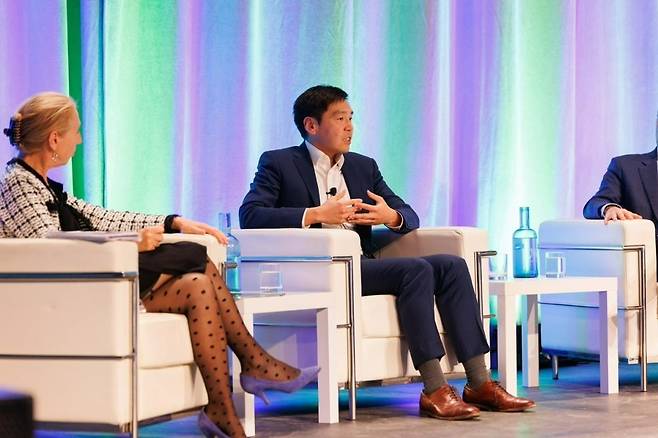 조셉 왕 전 뉴욕연방준비은행 공개시장운영 트레이더가 지난해 1월 CFA캘거리 행사에서 발언하고 있다. 뉴욕연준에서 5년 간 일한 조셉은 미국 중앙은행(Fed)의 정책을 분석하는 활동을 하고 있으며 현지에서 'Fed 가이'로 불린다.  /조셉 왕 제공