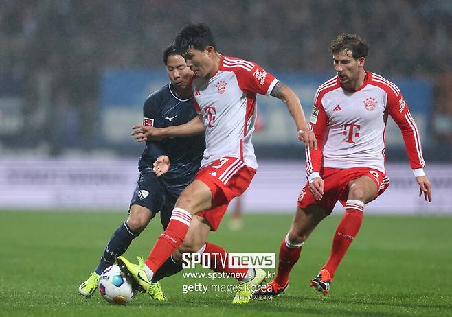 ▲ 독일 축구전문지 키커가 바이에른 뮌헨과 라치오의 UEFA 챔피언스리그 16강 2차전의 선발 명단을 예측하며 김민재를 제외했다. 시즌 내내 김민재에게 인색한 평점을 내리던 키커의 주장이라 한결같다는 평가다.