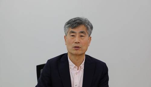 연합뉴스와 인터뷰 중인 최연혁 교수 [촬영 김수지]