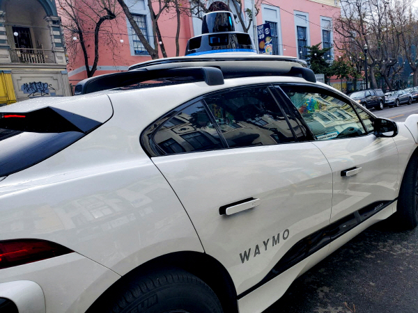 구글의 자율주행 택시 웨이모. 로이터 연합