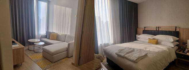 태국 스테이브리지 스위트 방콕 통로 호텔의 1킹1베드룸 객실./최효정 기자