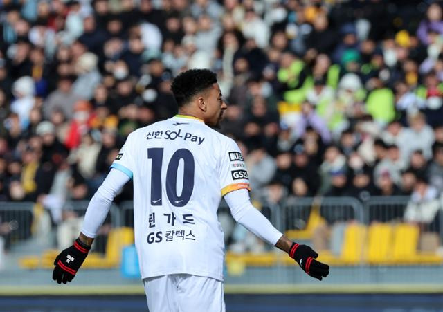 FC서울의 제시 린가드가 지난 2일 광주 축구전용구장에서 열린 프로축구 K리그1 광주FC와 경기에서 후반 교체 투입돼 플레이하고 있다. 광주=연합뉴스