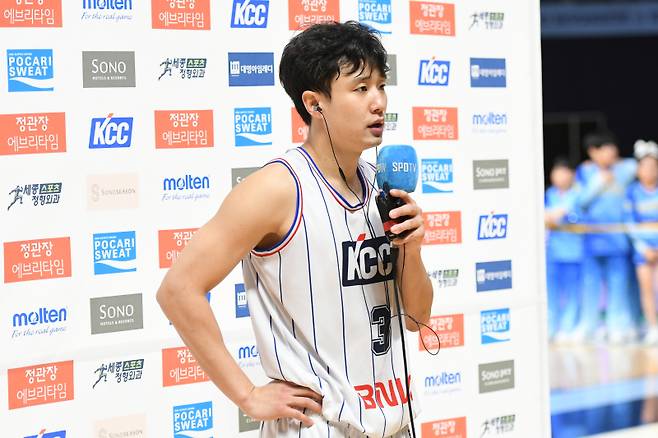 5일 승리 후 인터뷰에 답하고 있는 허웅의 모습. 사진=KBL 제공