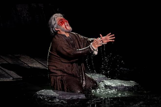 A scene from changgeuk "Lear" (National Theater of Korea)