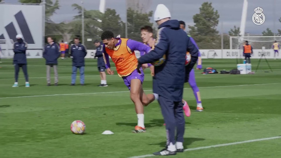 Real Madrid's Jude Bellingham trains ahead of a Champions League round of 16 match against RB Leipzig on Wednesday. [ONE FOOTBALL]