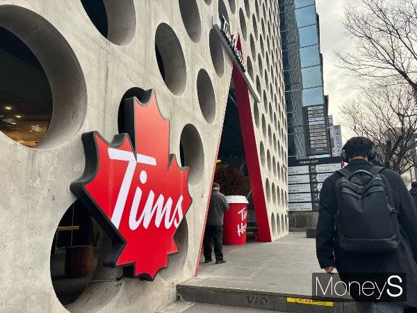 지난해 12월 한국에 상륙해 오픈런을 빚었던 팀홀튼 1호점인 신논현역점은 비교적 한산한 모습이었다. /사진=이예빈 기자