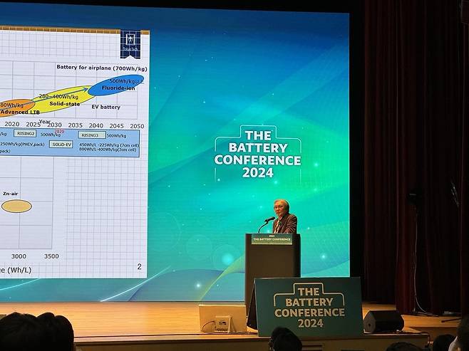 '더 배터리 콘퍼런스 2024'에서 기조 발표하는 칸노 료지 일본 도쿄공업대학 교수 [촬영 김아람]