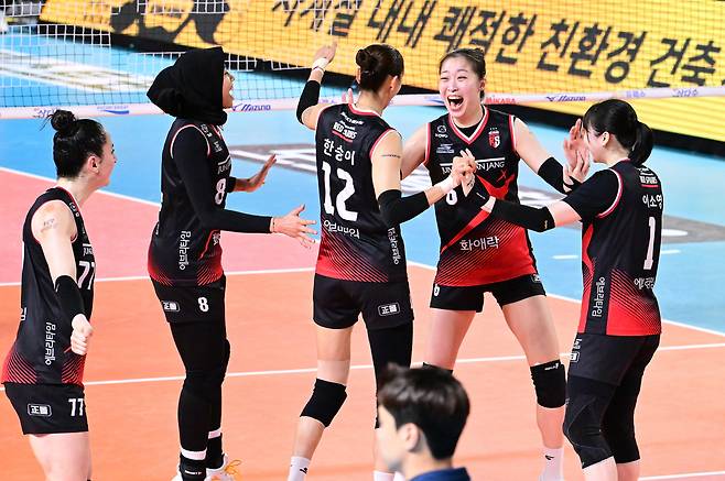 정관장이 흥국생명을 꺾고 연승 행진을 이어갔다. (한국배구연맹 제공) ⓒ News1