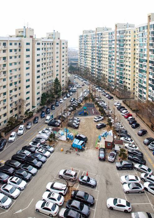 중대형 위주로 구성돼 압구정 현대에서도 대장으로 꼽히는 1·2차 아파트.