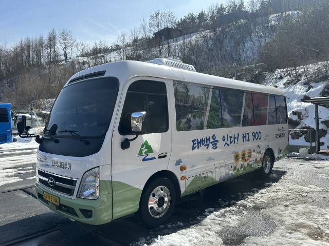 ▲ 태백 관광지와 전통시장을 둘러보는 태백시티투어버스.