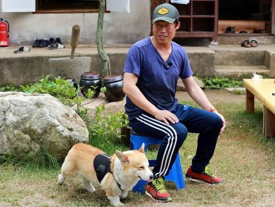 배우 유해진과 먼저 세상을 떠난 반려견 겨울이  /사진=tvN '삼시세끼' 스틸