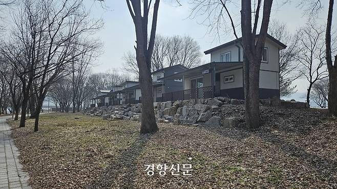 충북 영동군이 양산면 송호관광지에 조성한 코로나19 안심숙소 모습. 이삭 기자