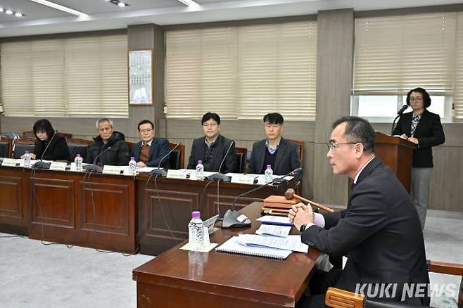 7일 강원 정선군 군청 소회의실에서 실시된 '농산물 최저가격 지원 운영위원회' 모습. (사진=정선군)