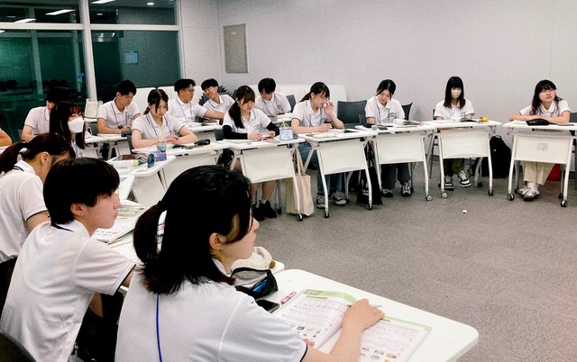 지난해 영진전문대 한·일 공동 고등교육 교류사업에 참가한 일본 대학생들이 한국어 회화 교육을 받고 있는 모습. 영진전문대 제공