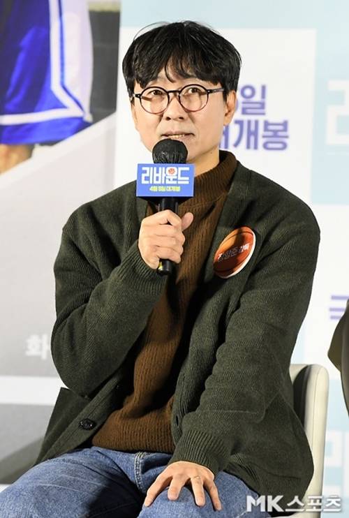 장항준 영화감독이 카카오의 드라마 제작사 고가 인수 의혹과 관련해 검찰 참고인 조사를 받은 가운데, 이와 관련해 소속사 측이 선을 그었다. 사진 = 천정환 기자