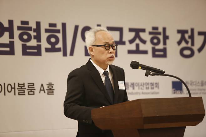 9일 서울 롯데호텔월드에서 열린 한국디스플레이협회 2024년 정기총회에서 제9대 협회장으로 선임된 최주선 대표가 취임사를 하고 있다./ 사진=한국디스플레이산업협회