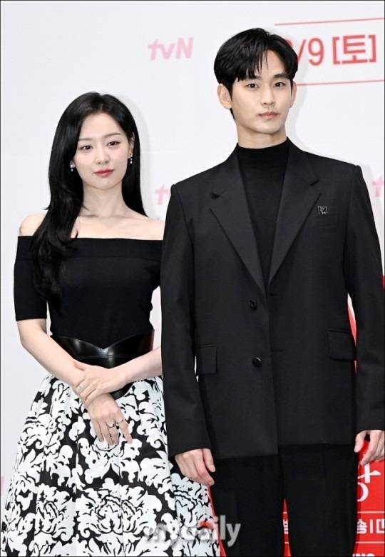 장영우, 김희원 감독을 비롯해 배우 김수현, 김지원, 박성훈, 곽동연, 이주빈이 참석한 tvN '눈물의 여왕' 제작발표회. / 송일섭 기자 andlyu@mydaily.co.kr