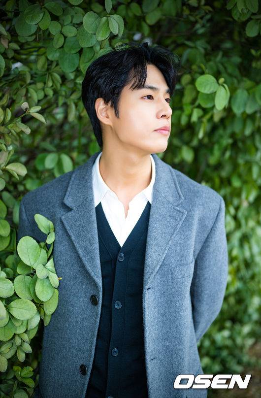 [OSEN=민경훈 기자]배우 나현우가 카메라 앞에서 포즈를 취하고 있다. 2024.03.06 / rumi@osen.co.kr