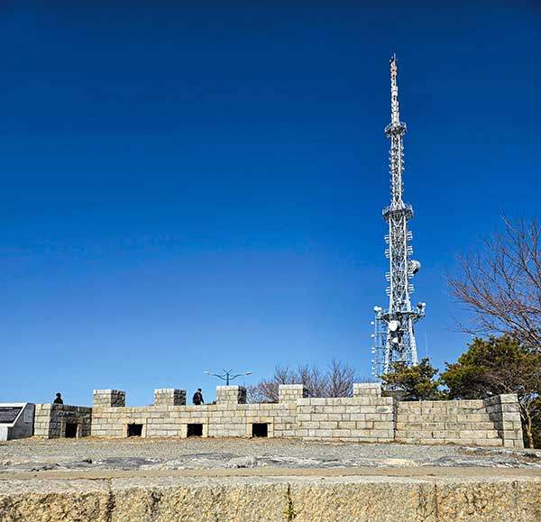 황령산 봉수대.