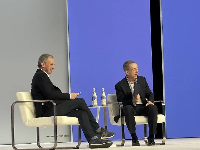 엔리케 로레스 HP 최고경영자(CEO)와 팻 겔싱어 인텔 CEO [촬영 오규진]