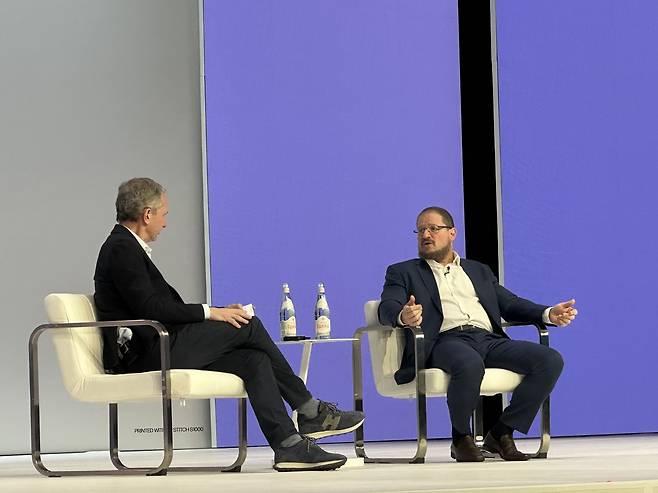 엔리케 로레스 HP 최고경영자(CEO)와 크리스티아노 아몬 퀄컴 CEO [촬영 오규진]