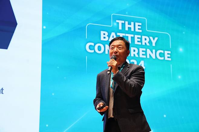 '더 배터리 콘퍼런스 2024'에서 발표하는 이존하 SK온 연구위원.[한국배터리산업협회 제공. 재판매 및 DB 금지]