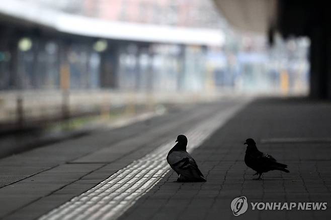 (뮌헨 EPA=연합뉴스) 독일 뮌헨역이 7일(현지시간) 철도파업으로 텅 비어있다. 2024. 3. 7