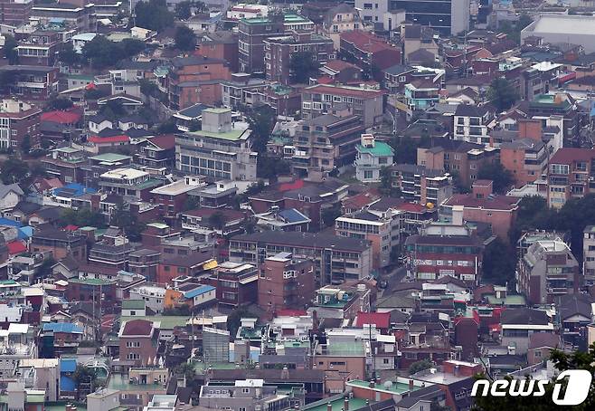 사진은 4일 서울 남산에서 바라본 빌라촌의 모습. 2022.7.4/뉴스1 ⓒ News1 김진환 기자