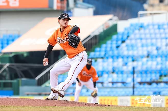 한화 문동주가 7일 대전한화생명이글스파크에서 열린 청백전에서 투구하고 있다. 사진 | 한화 이글스