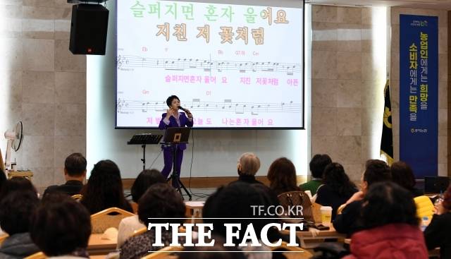 '박미현이 찍은 노래는 반드시 뜨더라'고 인정하는 가수들도 많다. '안동역에서' '내나이가 어때서' '미운사랑' '평행선' 역시 그의 노래교실을 통해 대박 난 대표적 히트곡들이다. /임영무 기자