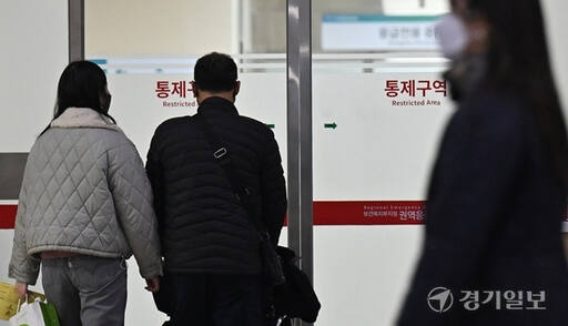 인천의 한 대학병원을 찾은 시민이 응급실로 들어서고 있다. 경기일보 DB