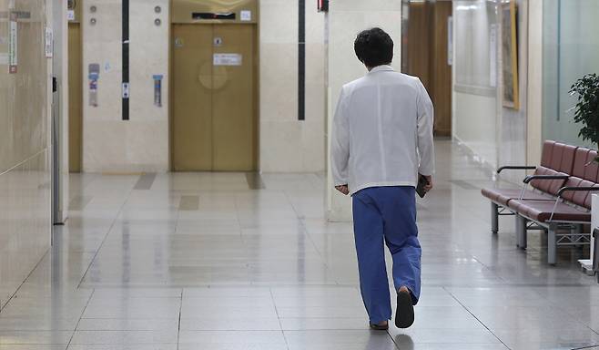 3월3일 대구의 모 대학병원에서 의료진이 걸어가고 있다. ⓒ연합뉴스